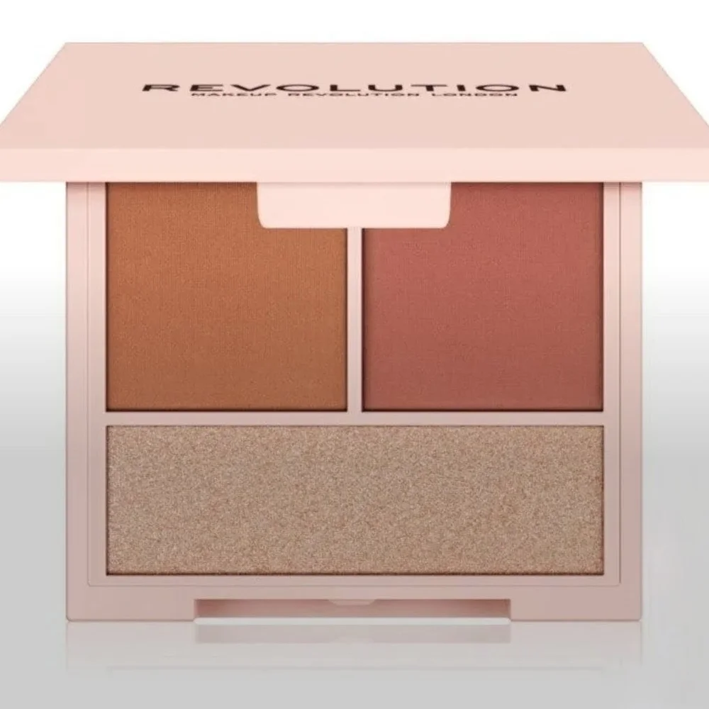 July 4th Special🔥Makeup Revolution London Contour Palette Compact in Fair